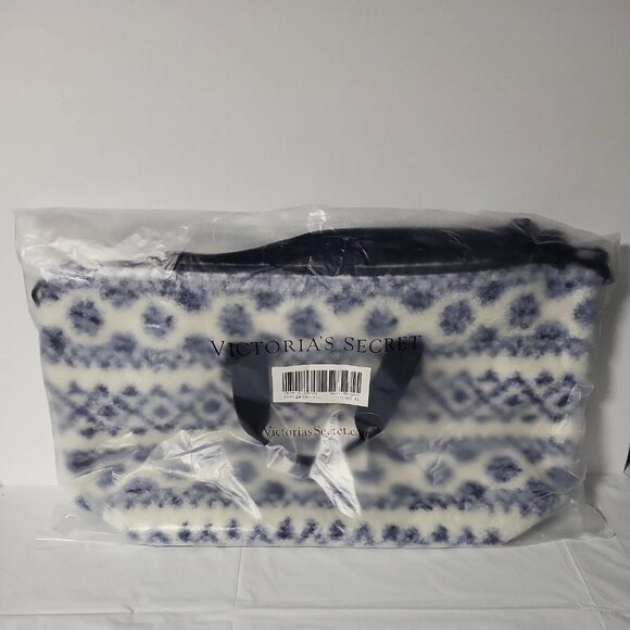 Victoria's Secret PINK Cozy Plush Fuzzy Weekender Duffle Bag Blue and Cream NWT - Picture 9 of 9